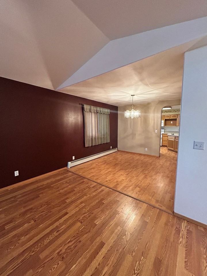 306 10th St - Photo 3 of 38