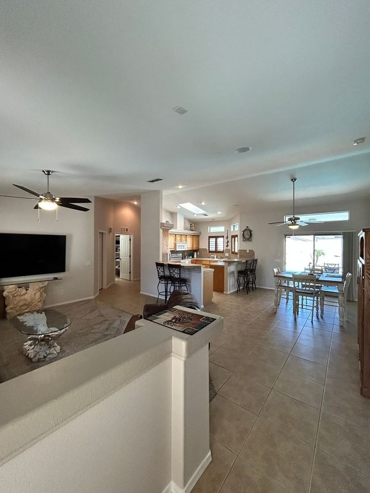 2875 Saratoga Ave - Photo 6 of 37