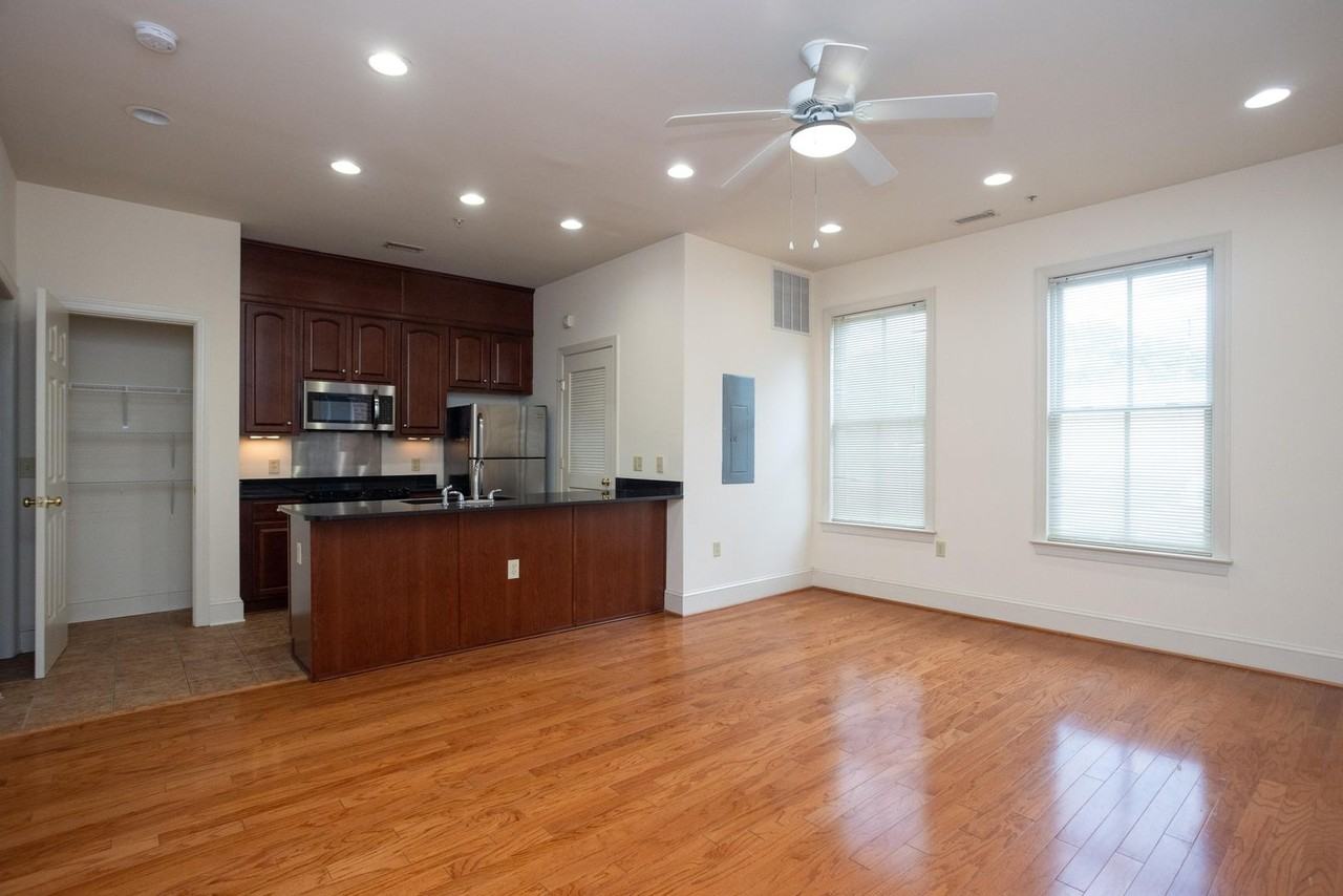 1328 W Cary St - Photo 4 of 17