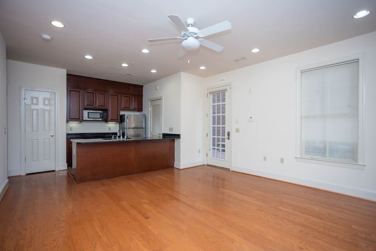 1328 W Cary St - Photo 4 of 19
