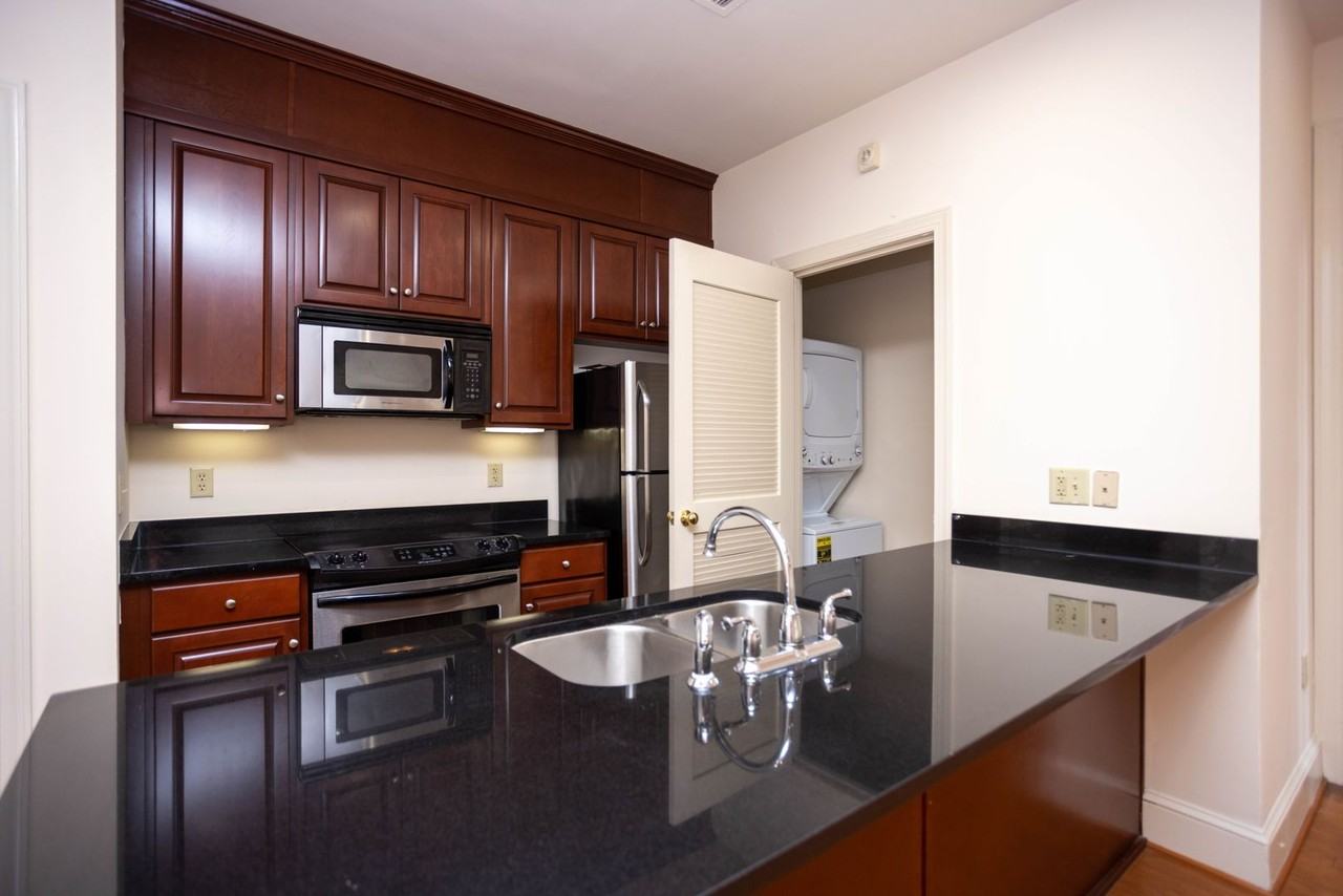 1328 W Cary St - Photo 6 of 19