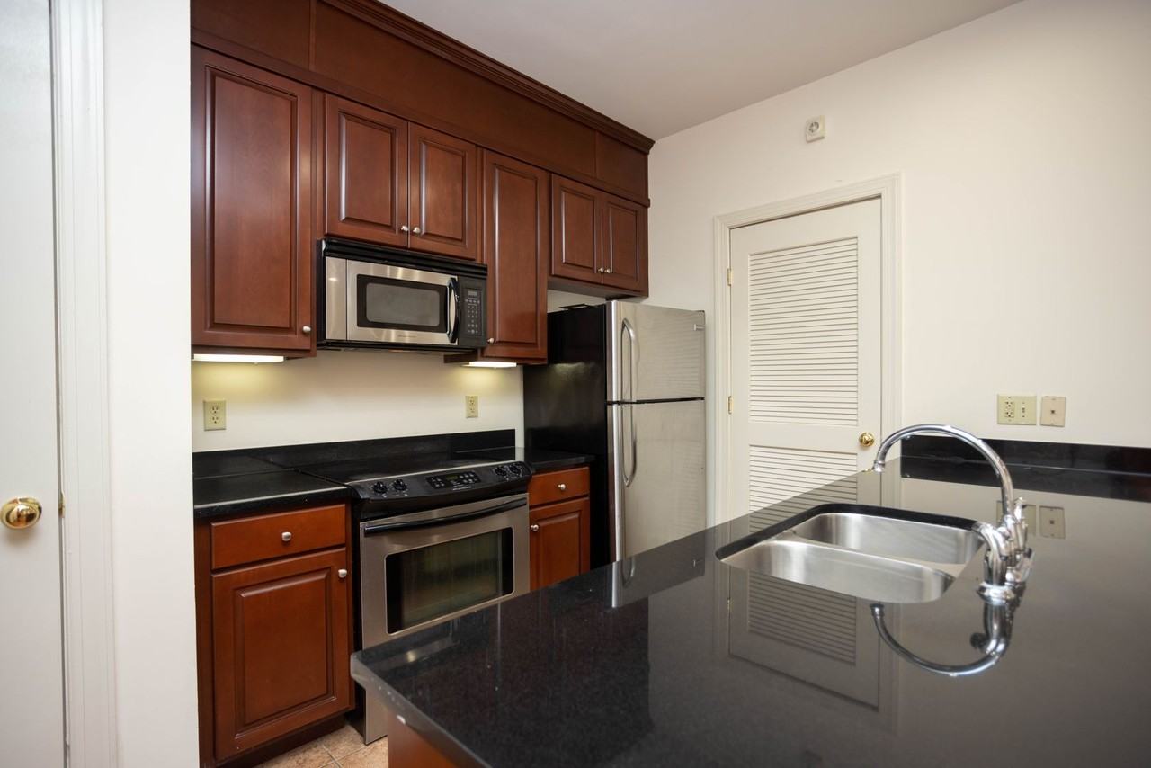 1328 W Cary St - Photo 7 of 19