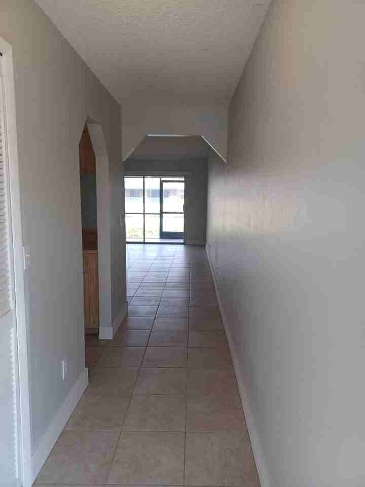 913 Gleason Pkwy #2 - Photo 2 of 12