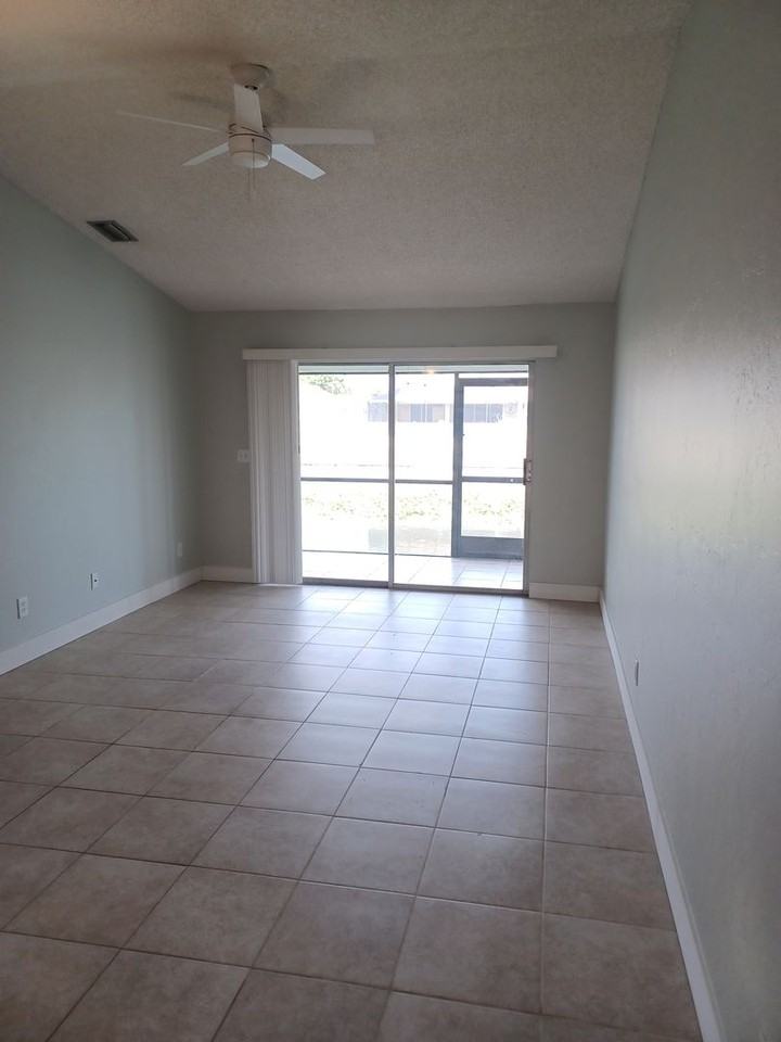 913 Gleason Pkwy #2 - Photo 4 of 12