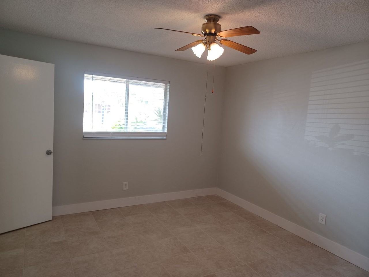 913 Gleason Pkwy #2 - Photo 6 of 12
