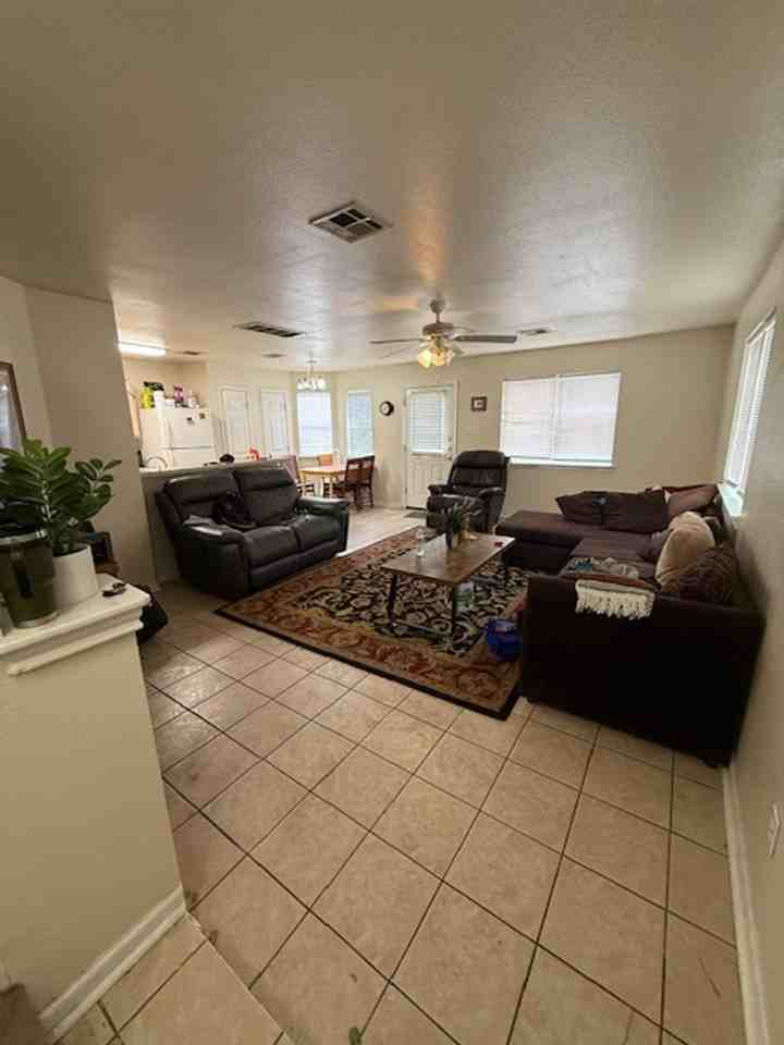 911 Sagewood Trl - Photo 5 of 38