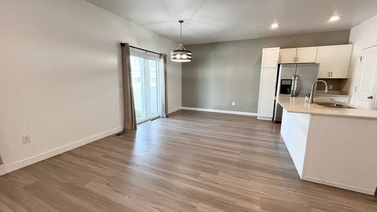 3722 W 830 N - Photo 2 of 20