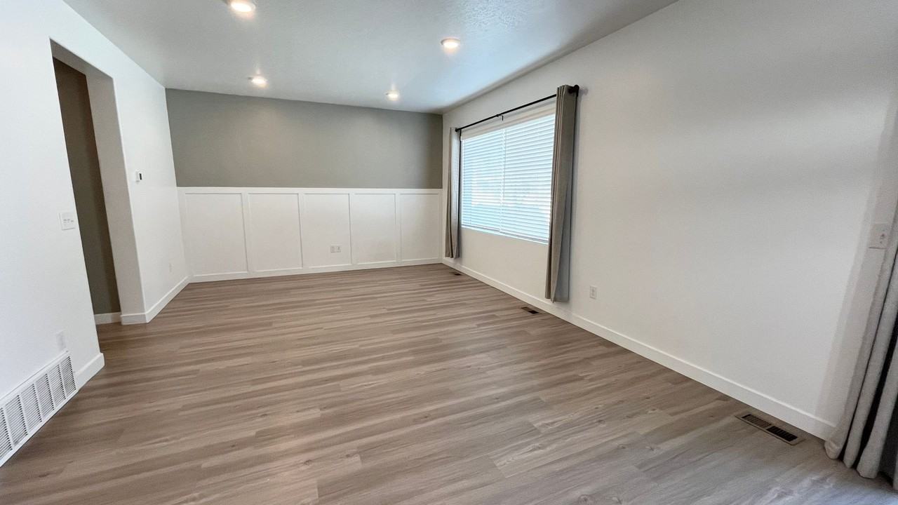 3722 W 830 N - Photo 3 of 20