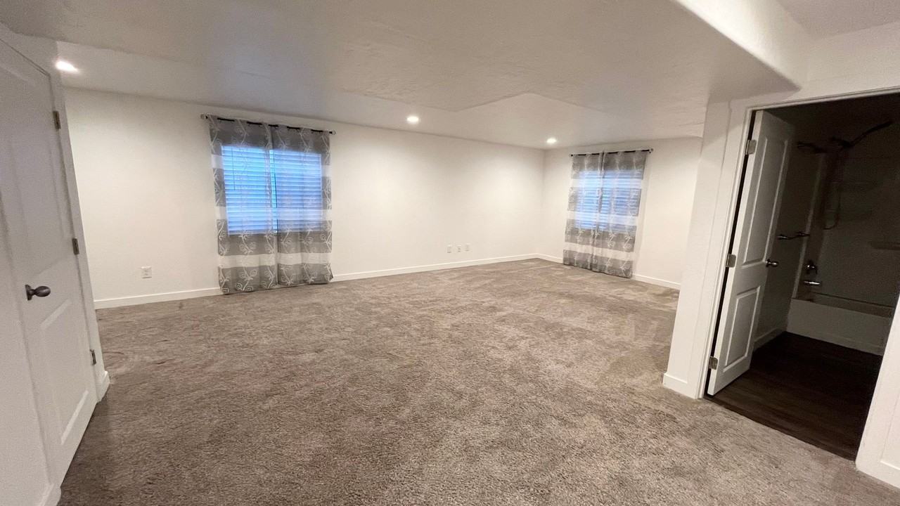 3722 W 830 N - Photo 5 of 20