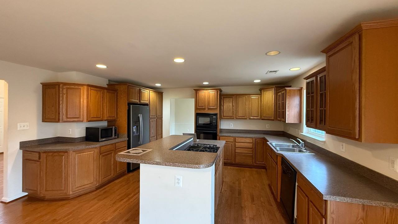 9421 Laurel Oak Dr - Photo 3 of 22