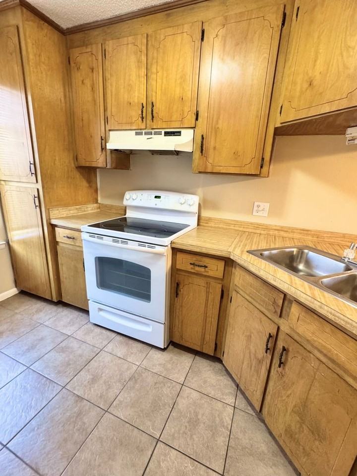 121 Brian Ct - Photo 3 of 17