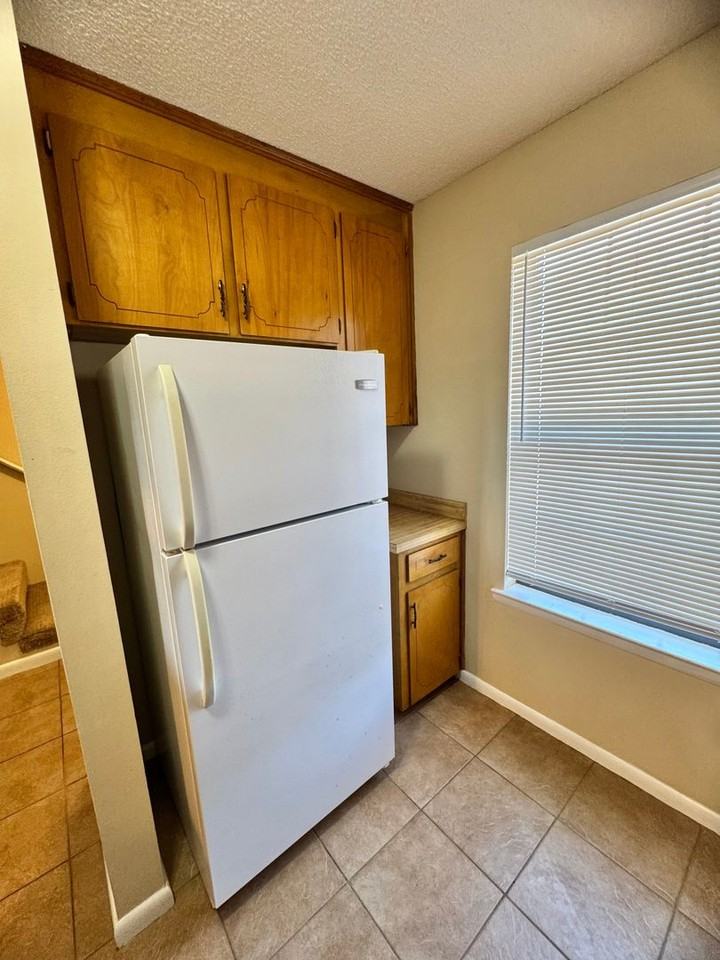 121 Brian Ct - Photo 5 of 17