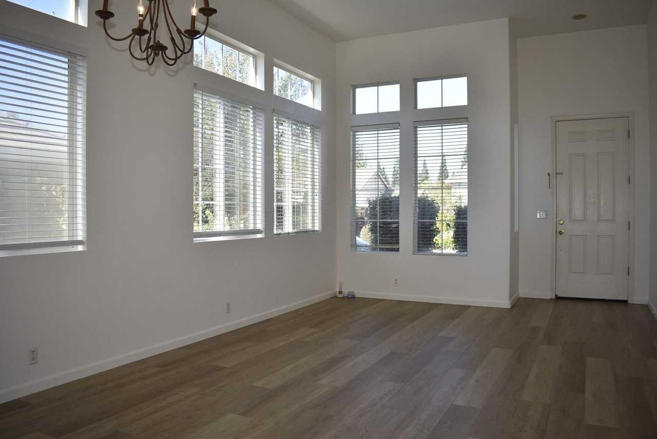 2108 Macaw Ln - Photo 2 of 20