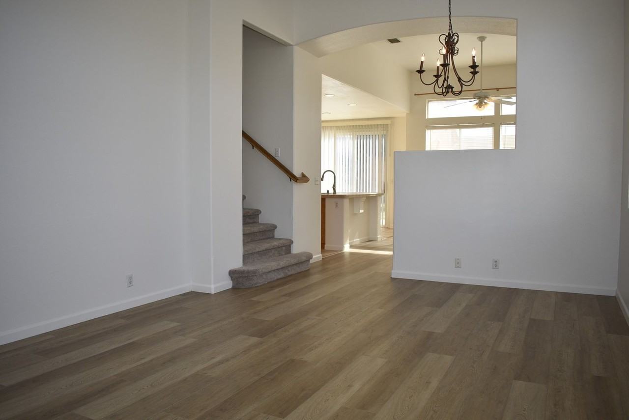 2108 Macaw Ln - Photo 3 of 20