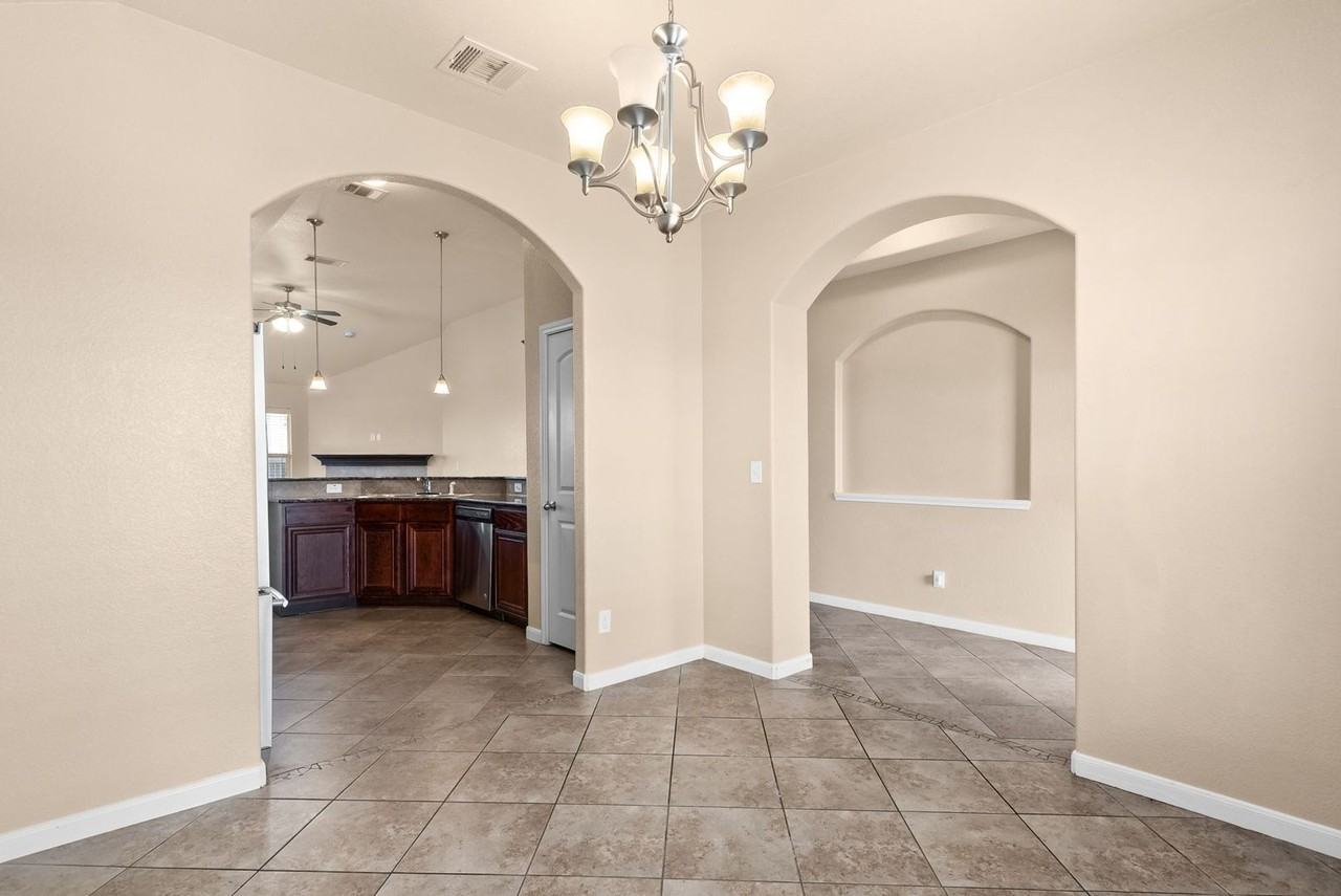 2707 Camp Cooper Dr - Photo 5 of 18