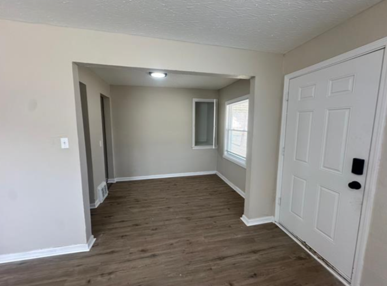 18437 Trinity St - Photo 2 of 8