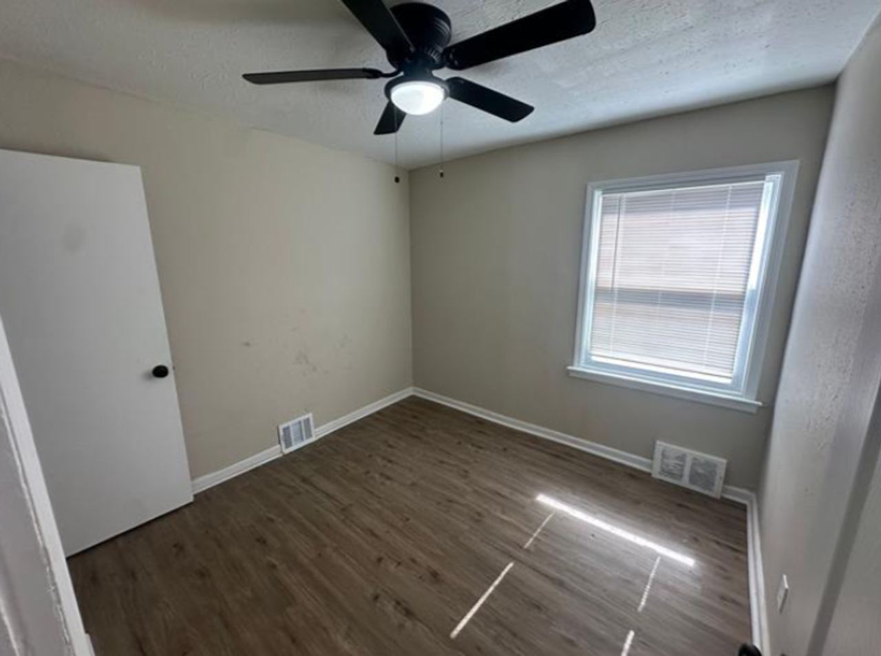 18437 Trinity St - Photo 7 of 8