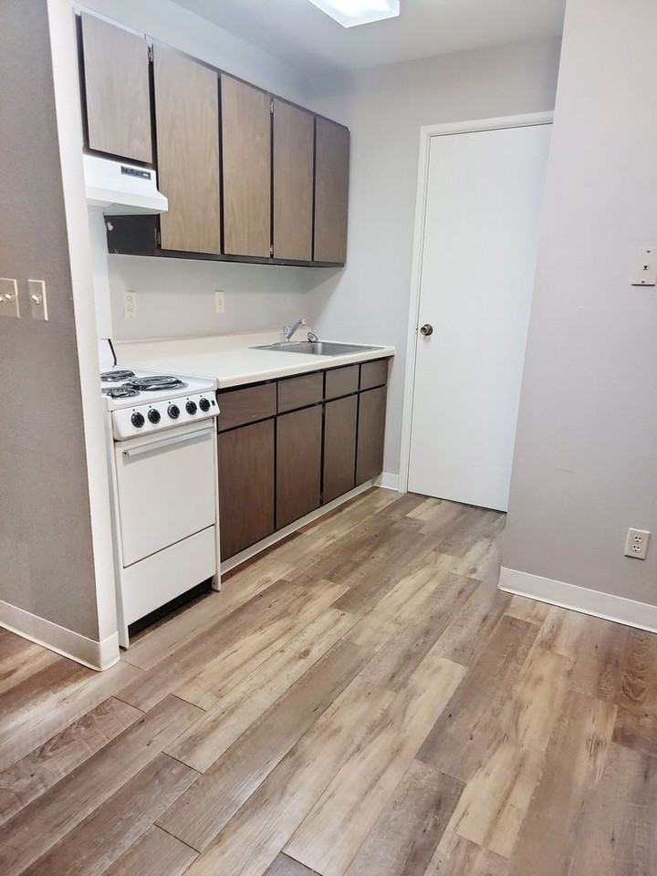 Liberty Lights Apartments E - Photo 5 of 41