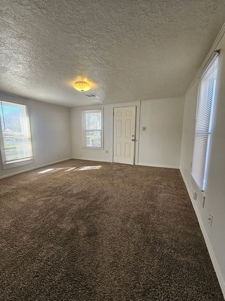 119 S Stewart Ave - Photo 3 of 11