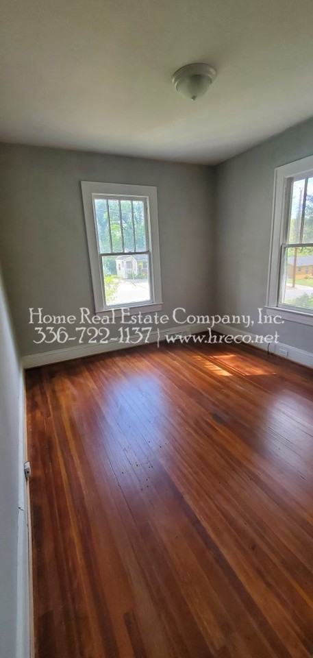 1644 NE 22nd St - Photo 4 of 9