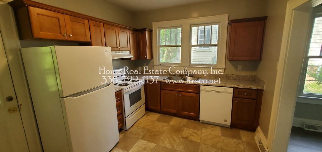 1644 NE 22nd St - Photo 7 of 9