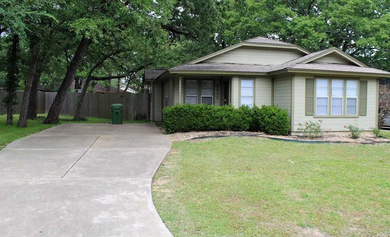 3203 Chapel Ct - Photo 2 of 16