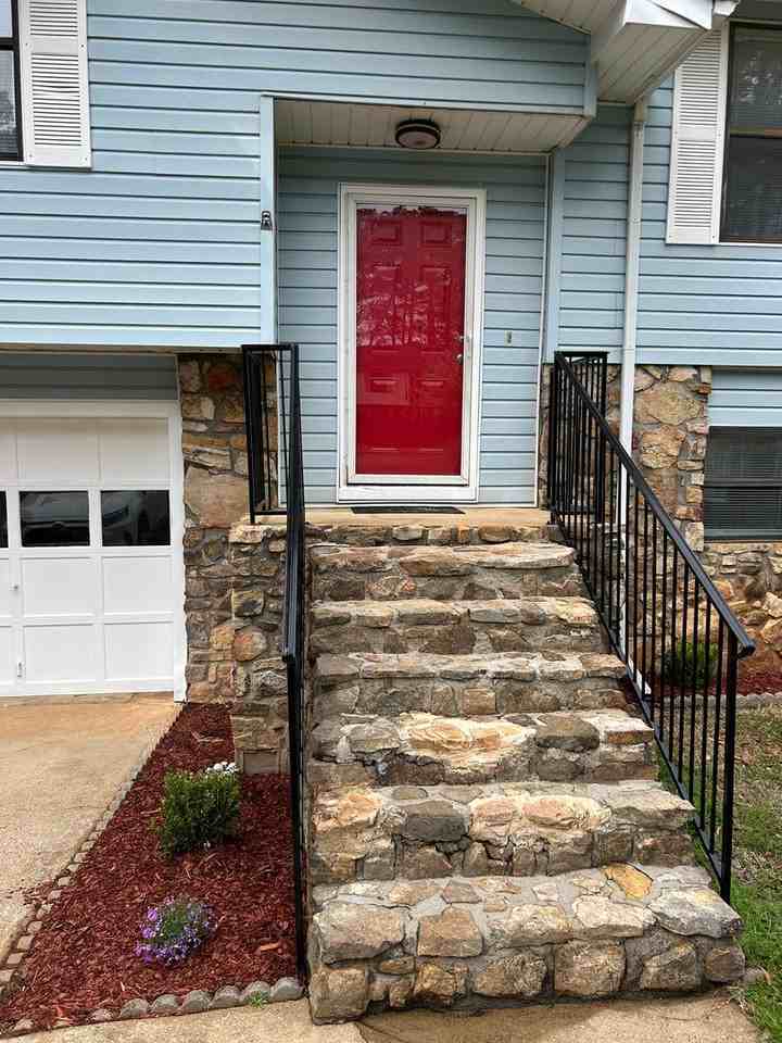 921 Henry Ct Sw ##Sw - Photo 2 of 25