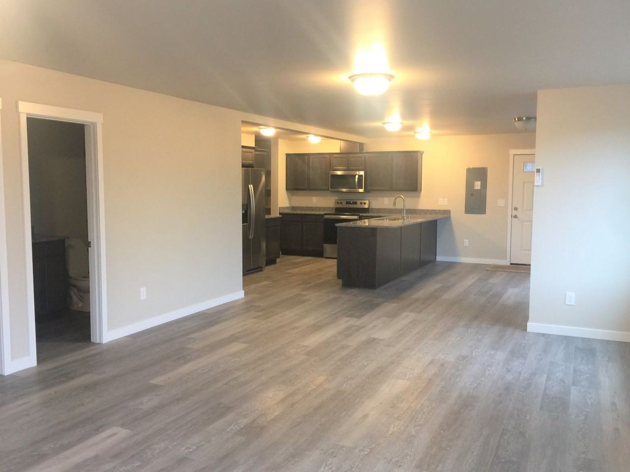 1021 Newell St - Photo 6 of 36