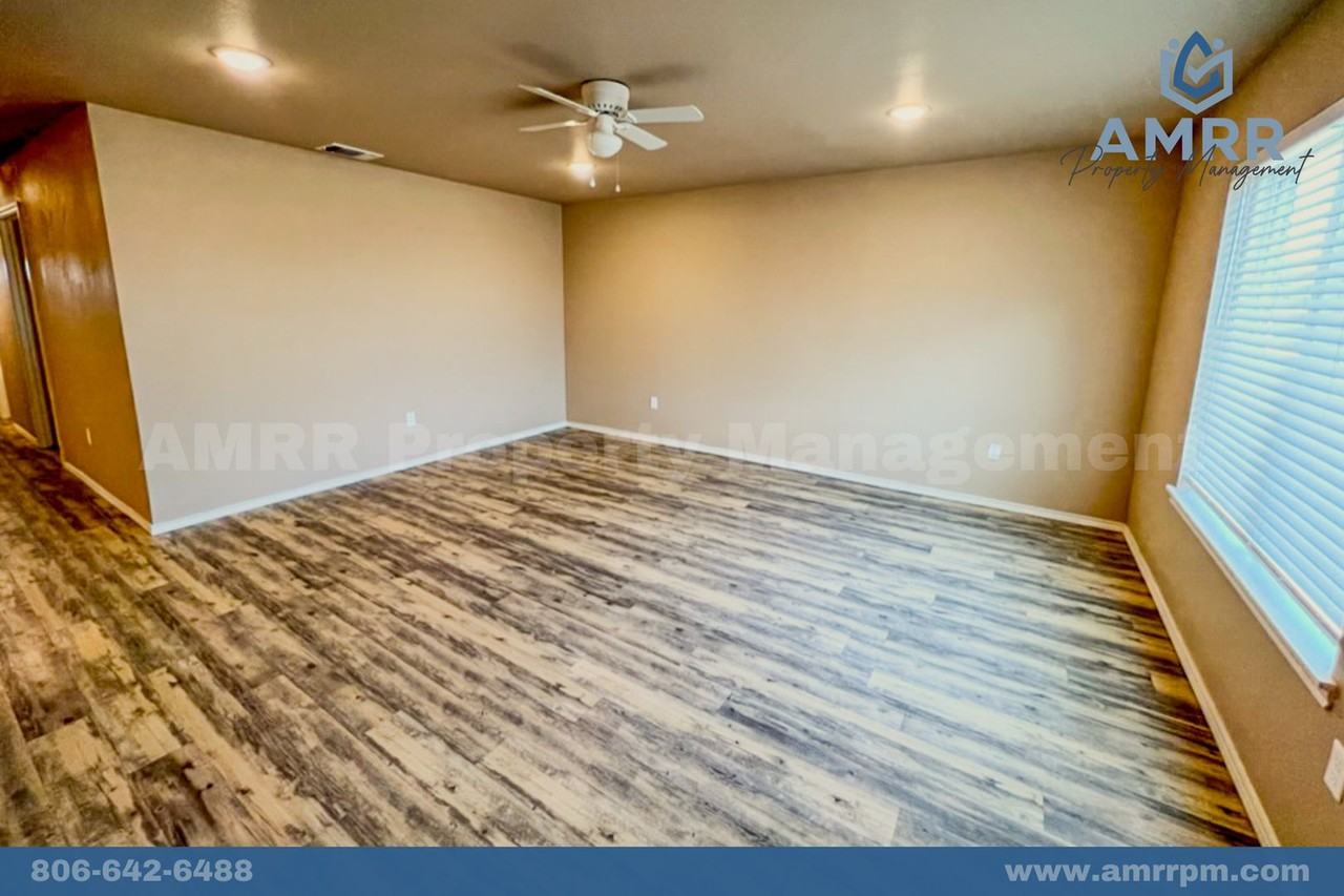 2608 N Avenue P - Photo 2 of 20