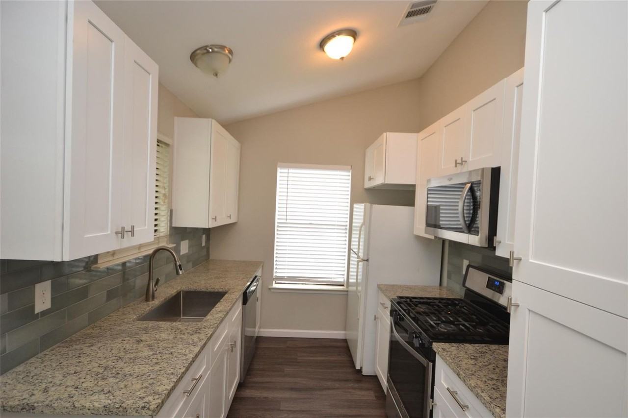 1702 Primrose Trl - Photo 3 of 14