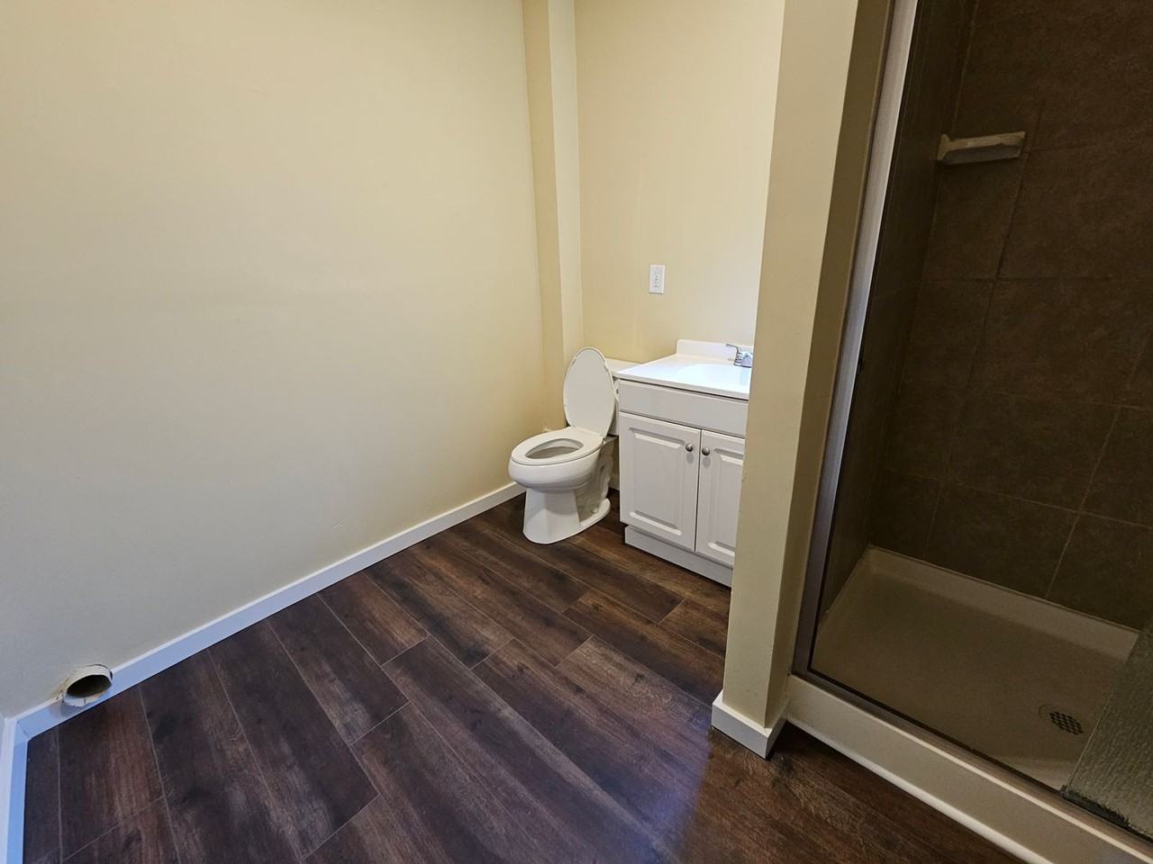 143 Vernon Pl - Photo 2 of 8