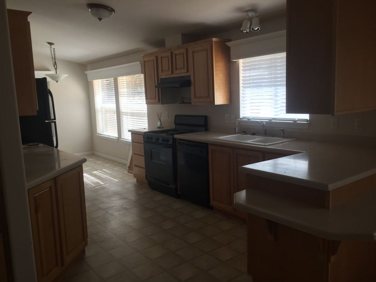 22800 Retreat Pl - Photo 3 of 8