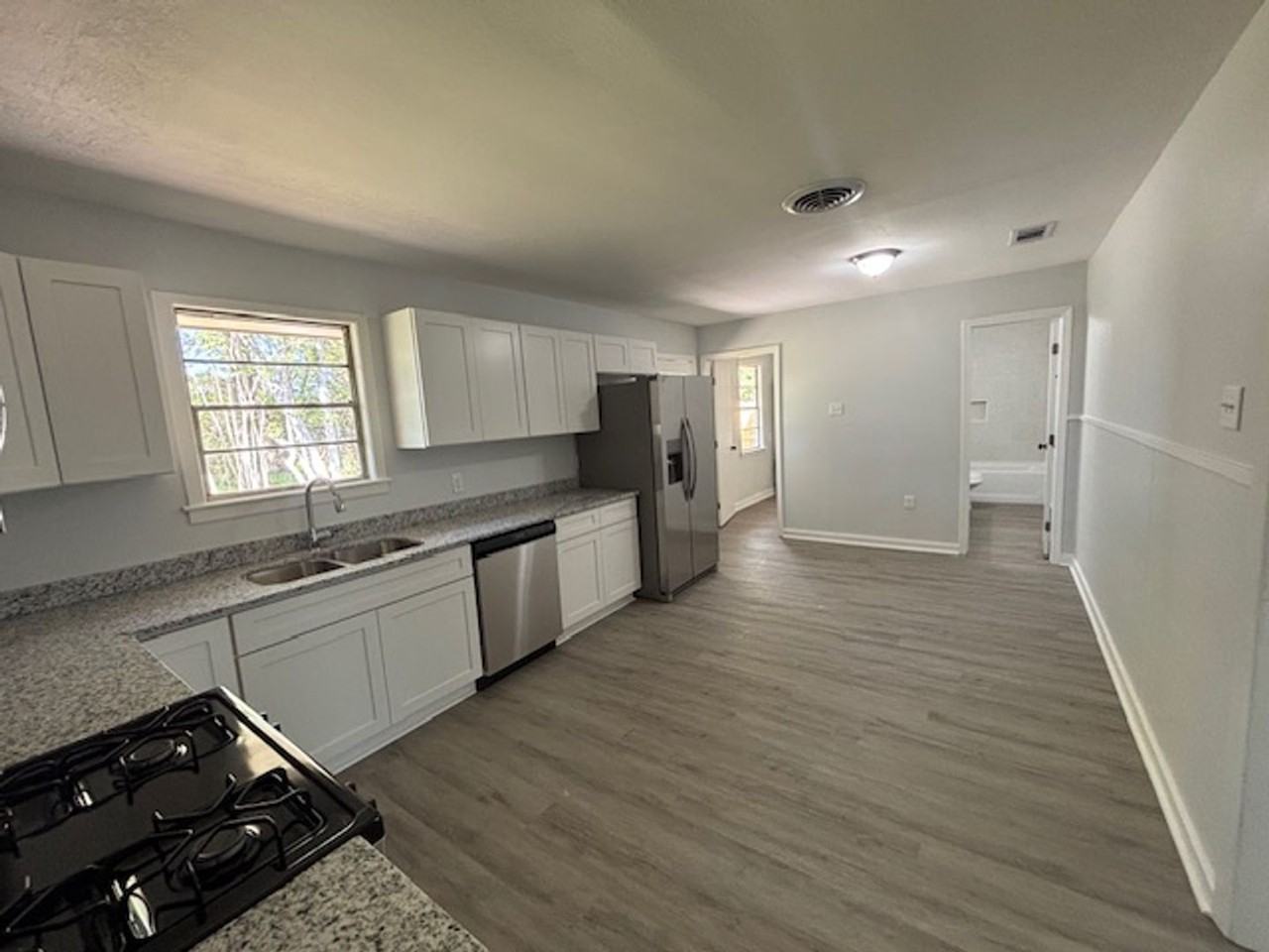 8447 S Parkland Dr - Photo 4 of 18
