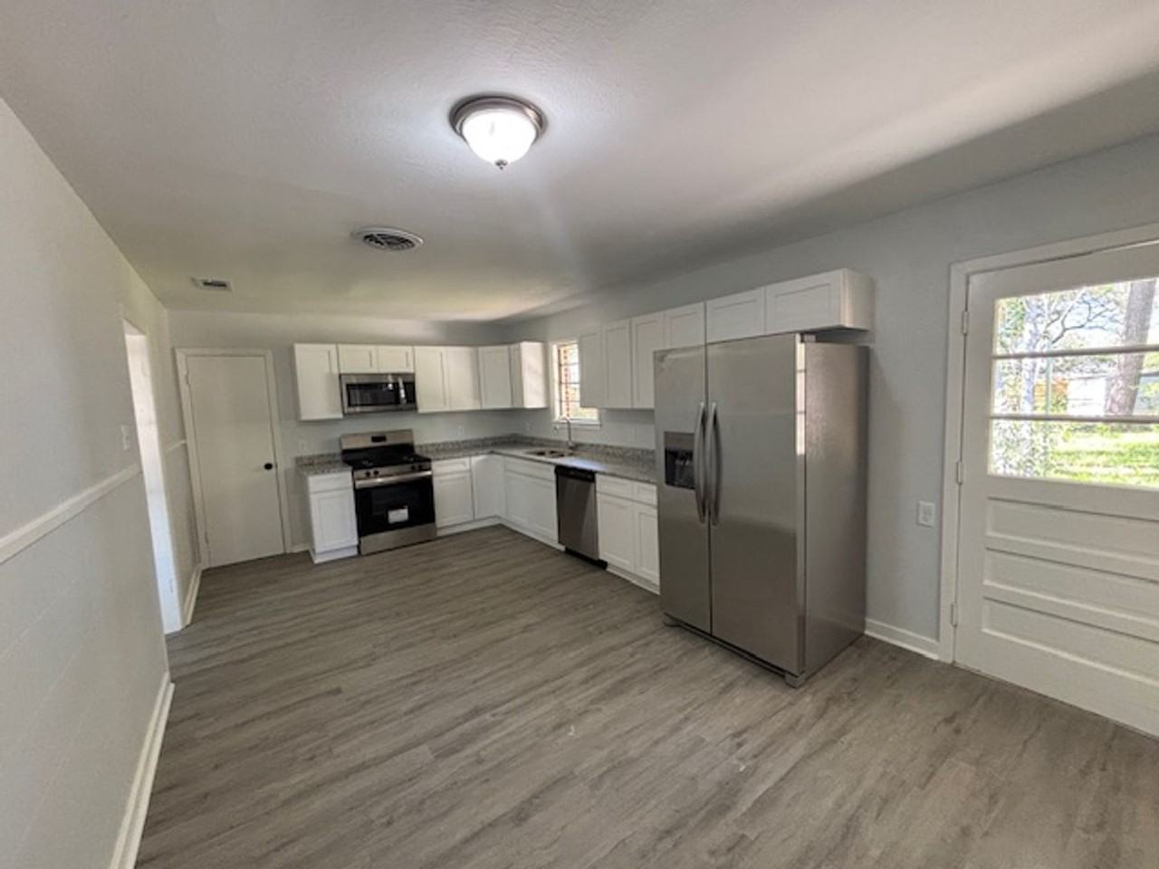 8447 S Parkland Dr - Photo 5 of 18