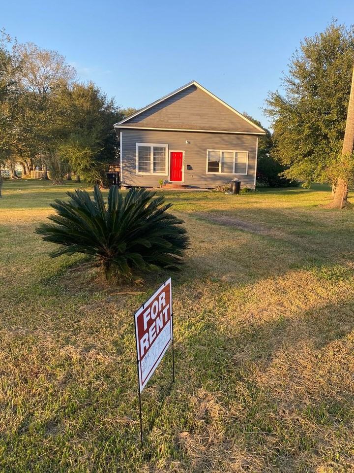 11061 Mahon Ln - Photo 2 of 23