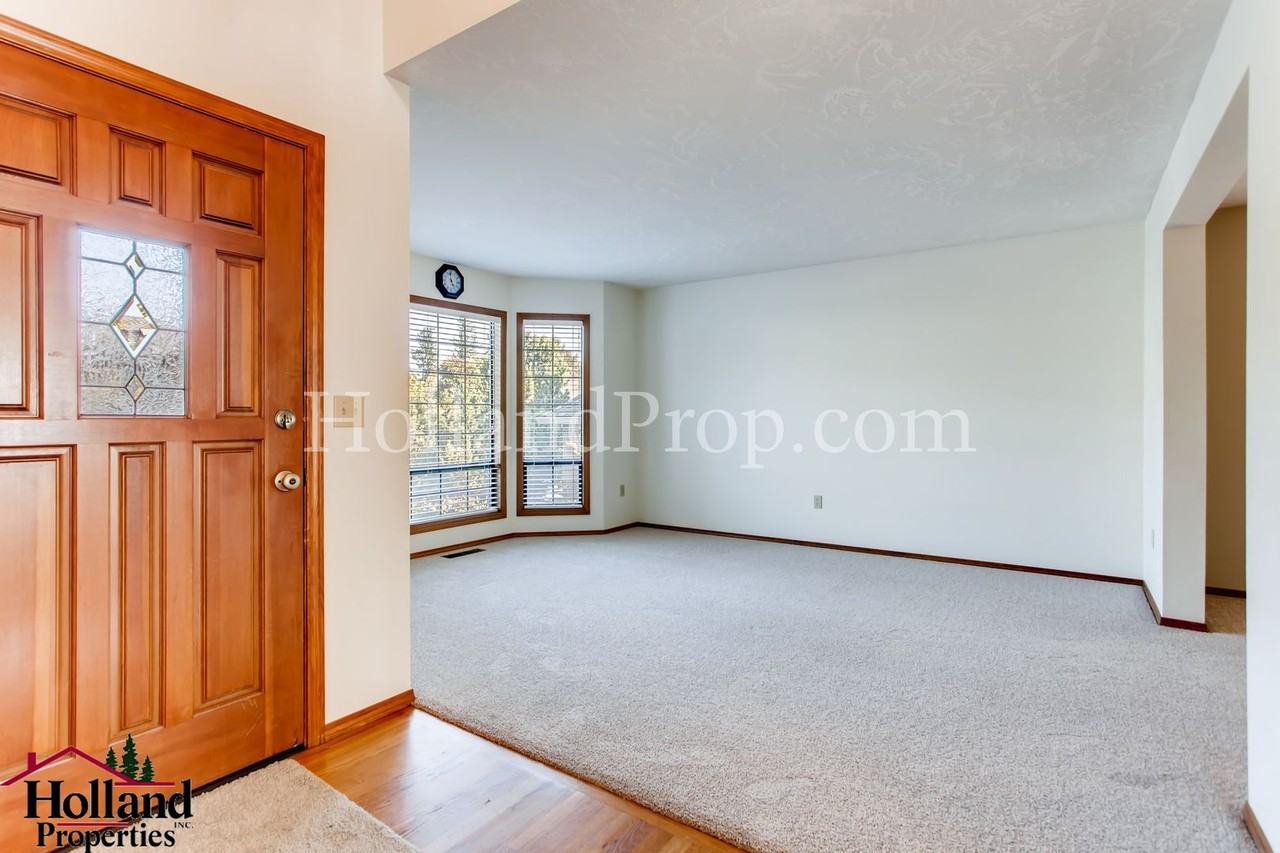 5817 Nw 178th Ave - Photo 3 of 25