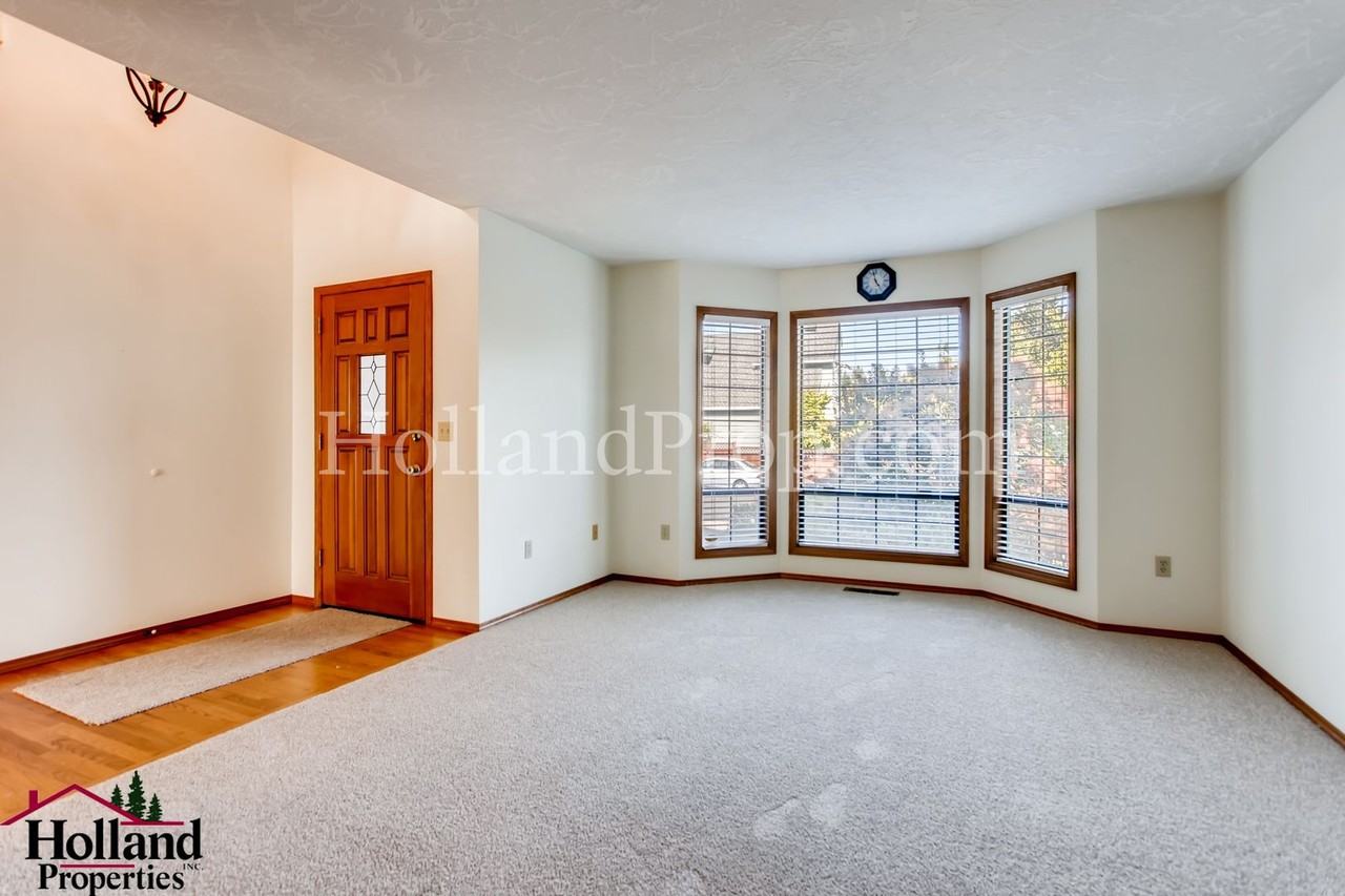 5817 Nw 178th Ave - Photo 4 of 25