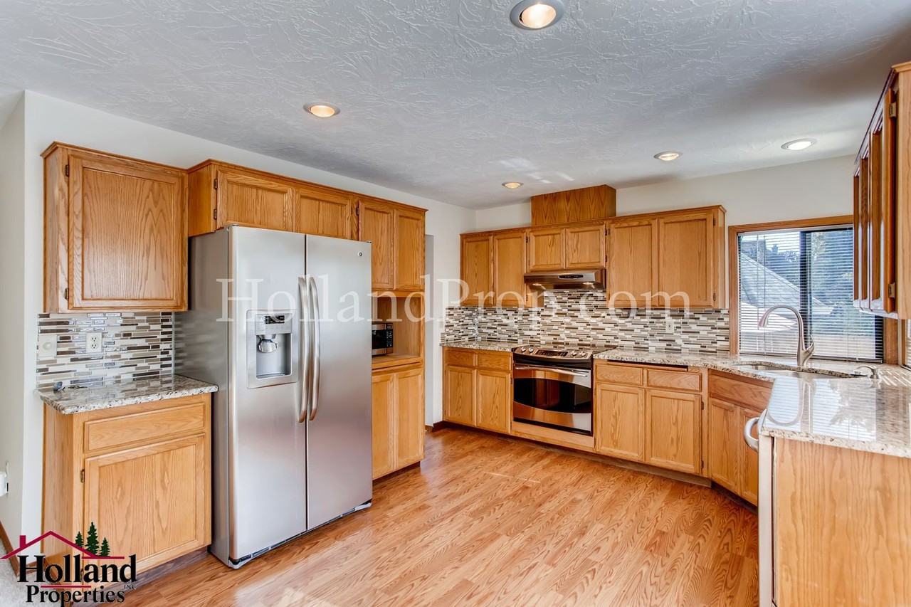 5817 Nw 178th Ave - Photo 6 of 25