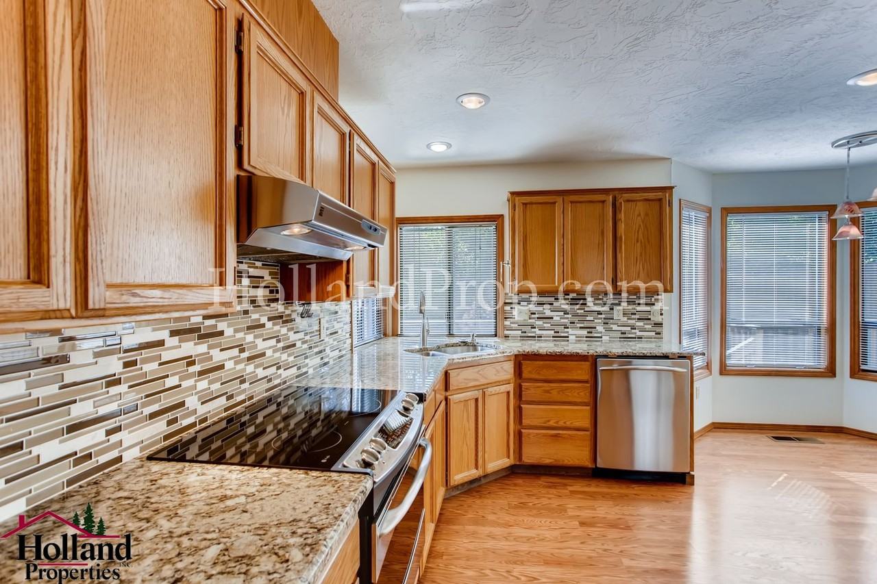 5817 Nw 178th Ave - Photo 7 of 25