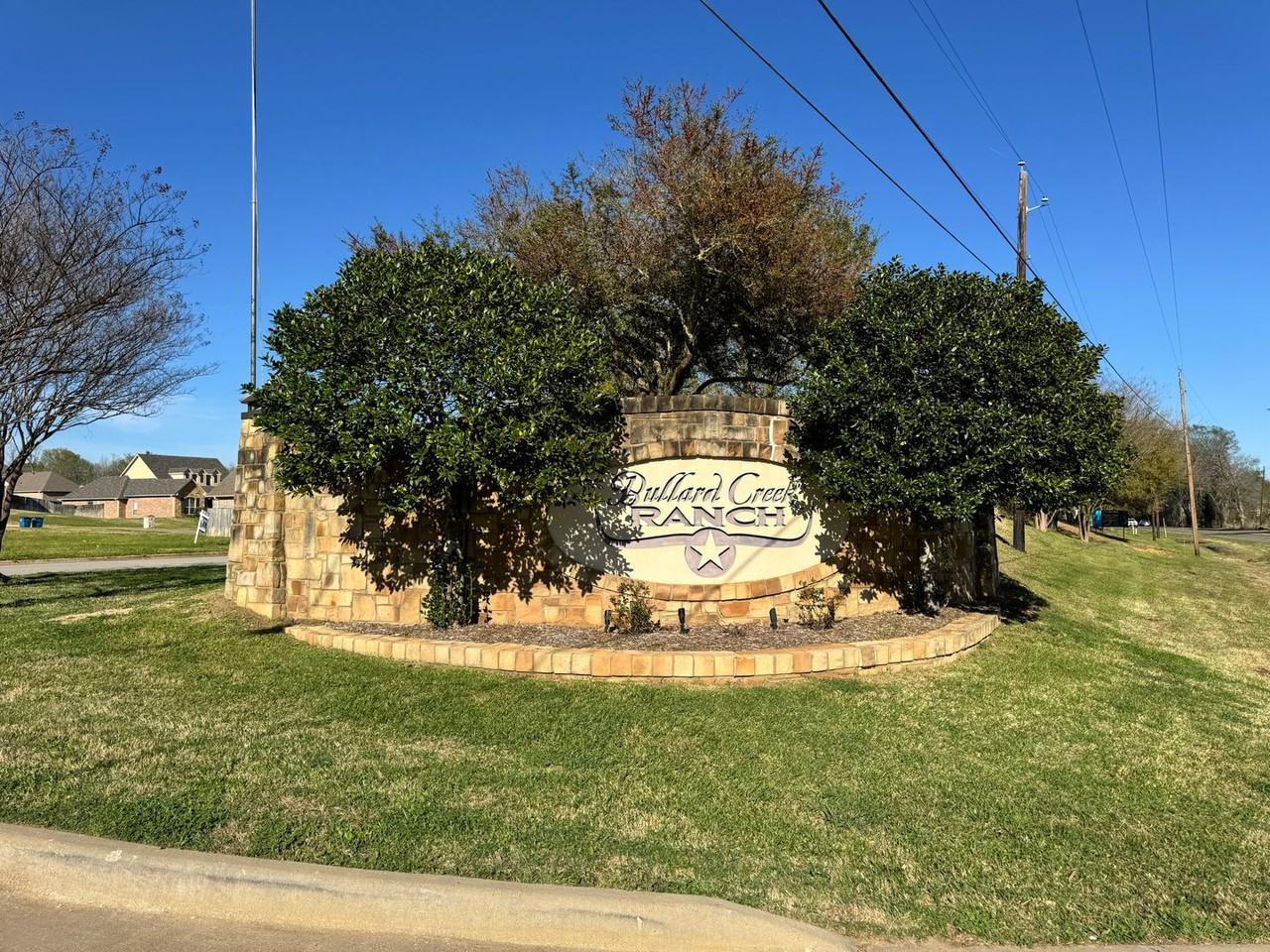 1015 Stagecoach Bnd - Photo 2 of 35