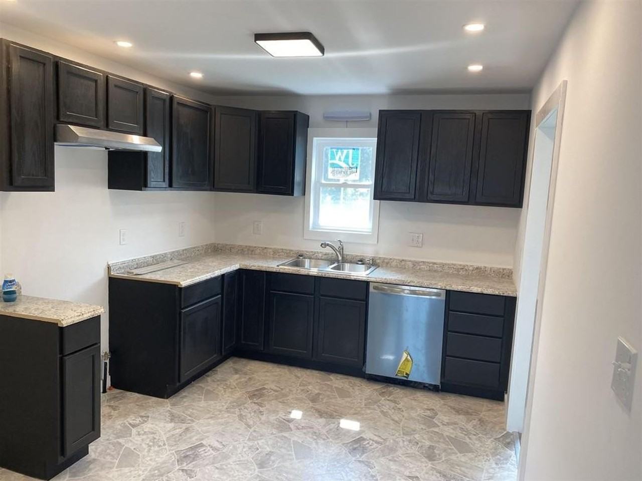 1735 S Bell St - Photo 2 of 11