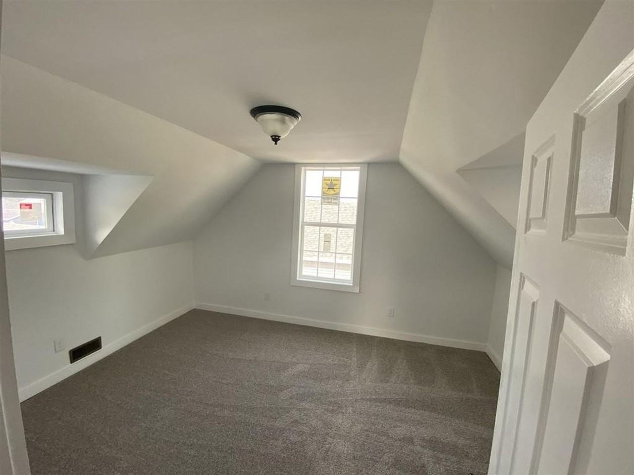 1735 S Bell St - Photo 5 of 11