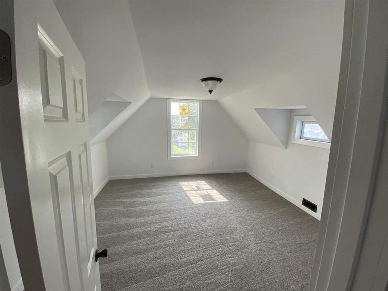 1735 S Bell St - Photo 6 of 11