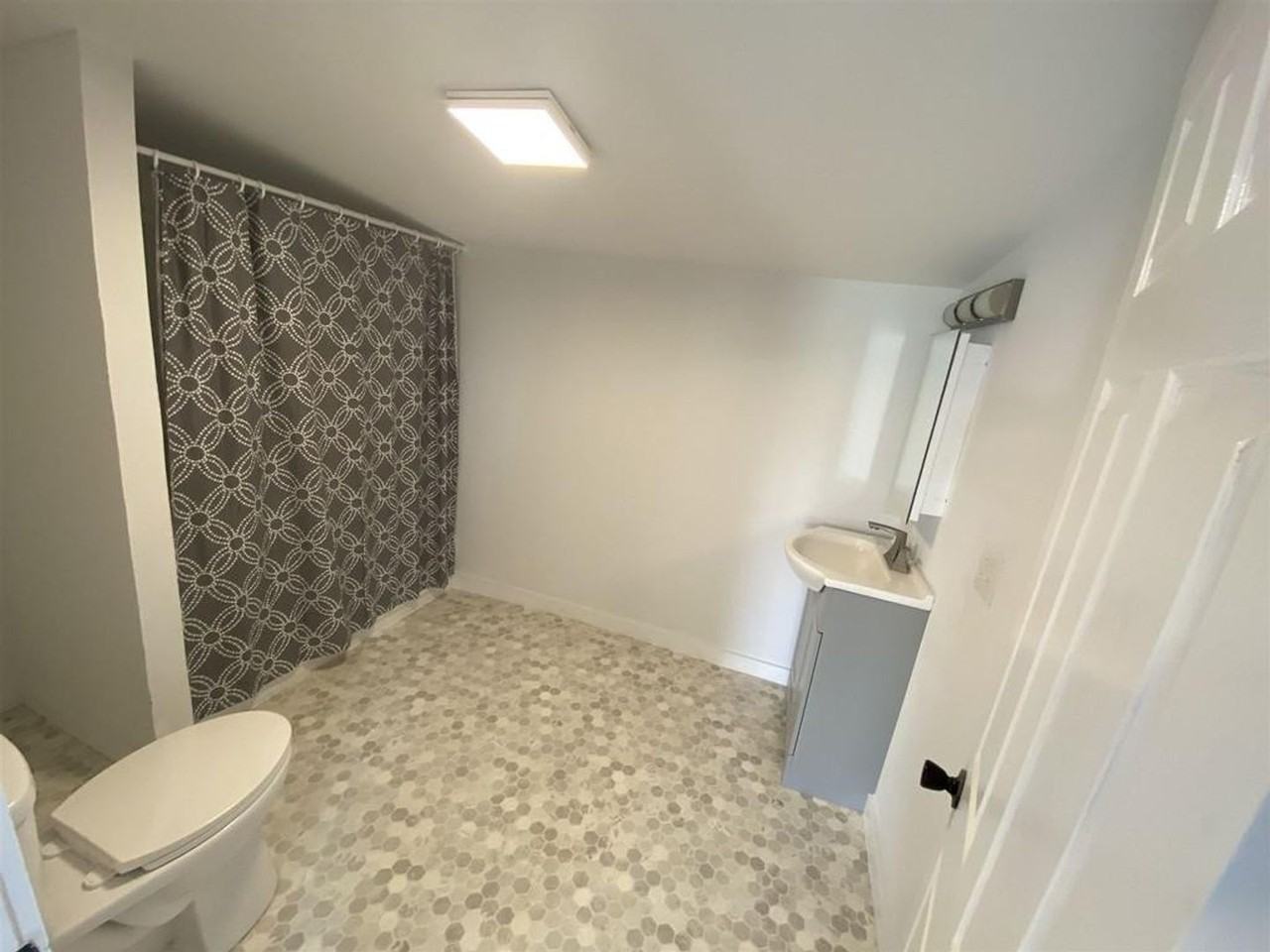 1735 S Bell St - Photo 7 of 11