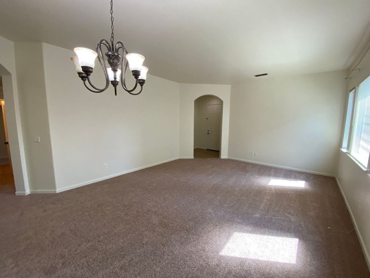 9748 Roedell Way - Photo 4 of 40