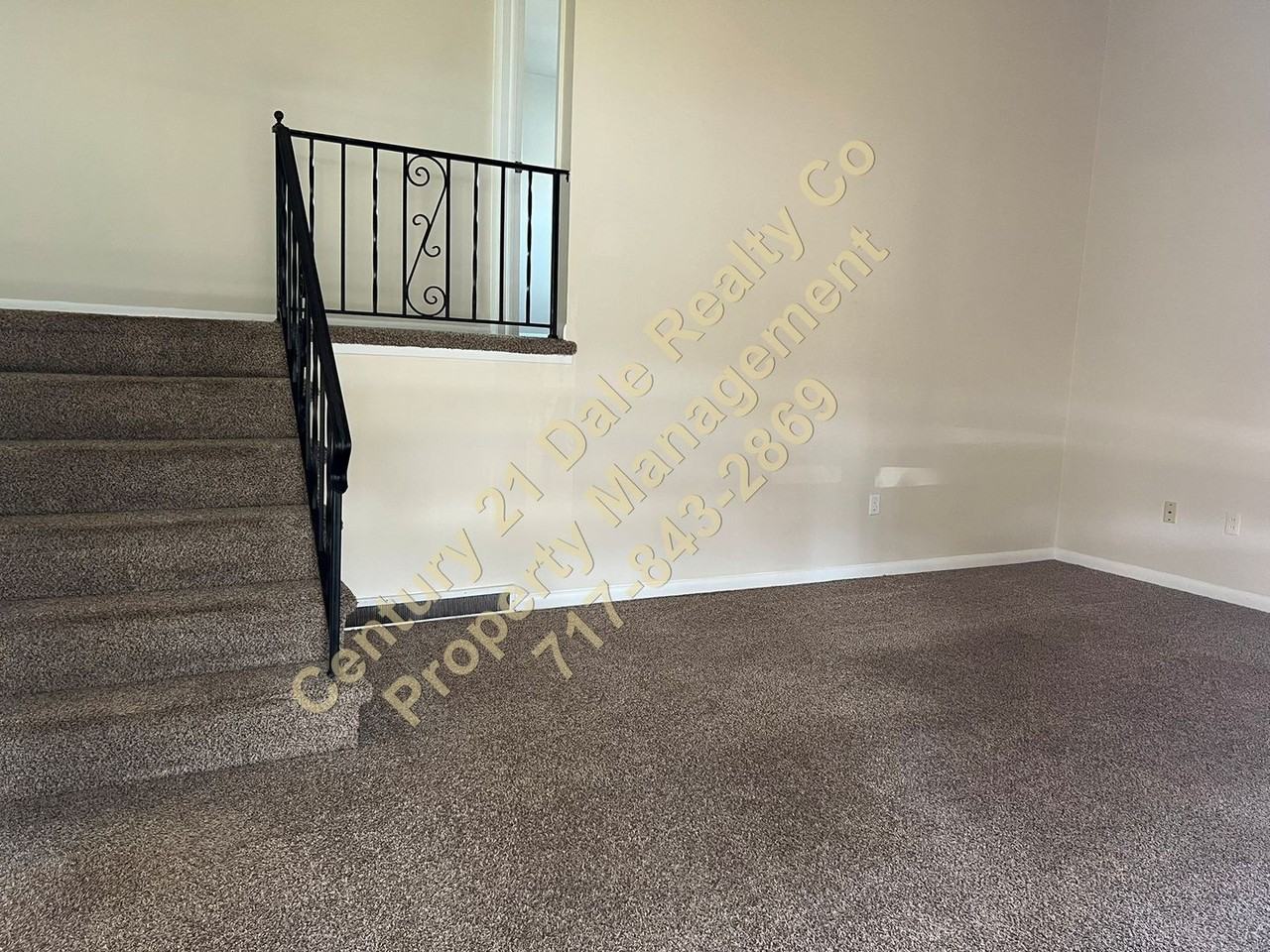 324 Maywood Rd - Photo 3 of 30