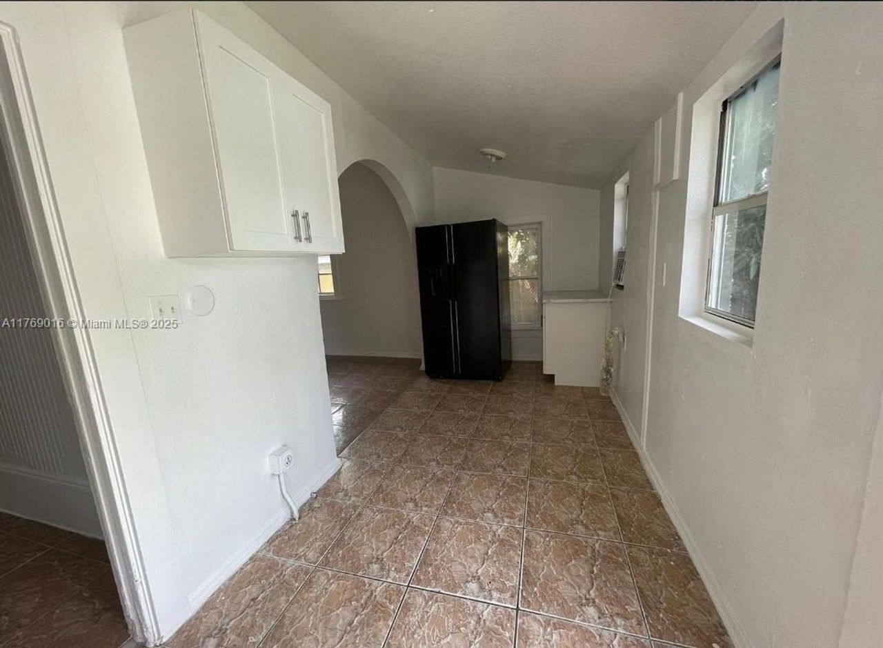 707 4th St - Photo 3 of 16