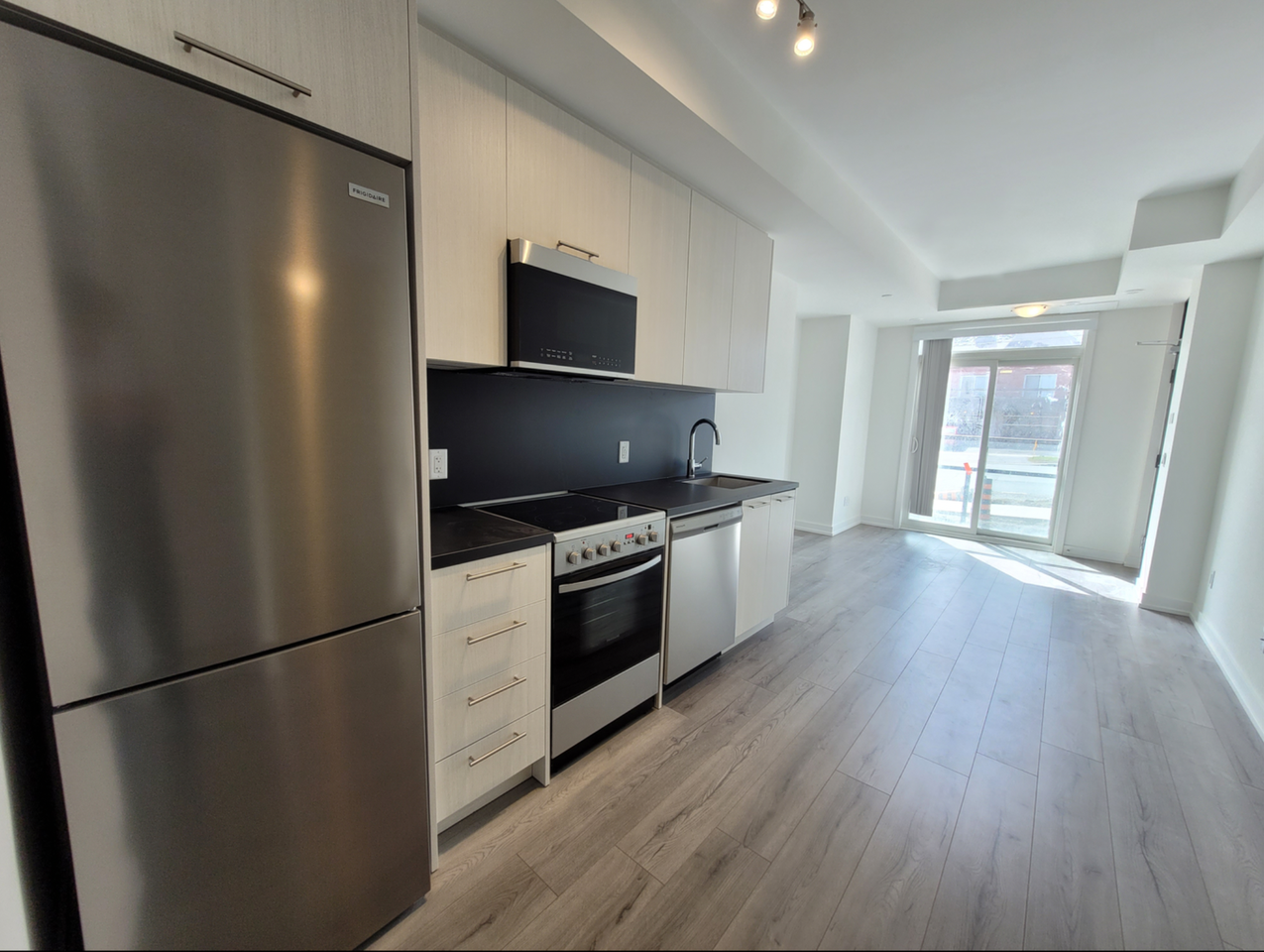 Bayview Ave & Finch Ave E ##19 - Photo 2 of 9