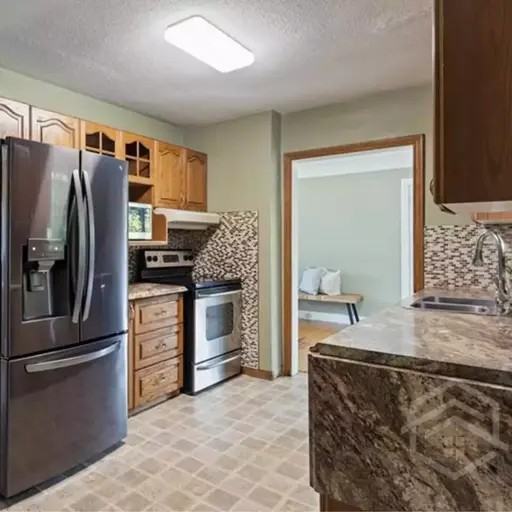 329 Main St W - Photo 3 of 15