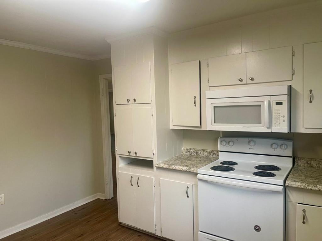 3208 Virginia St - Photo 5 of 5